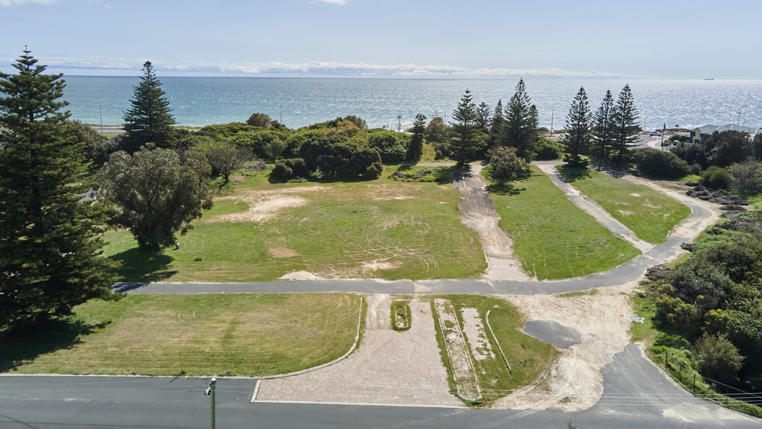 An aerial view of Lots 211 and 501 Holywell Street.